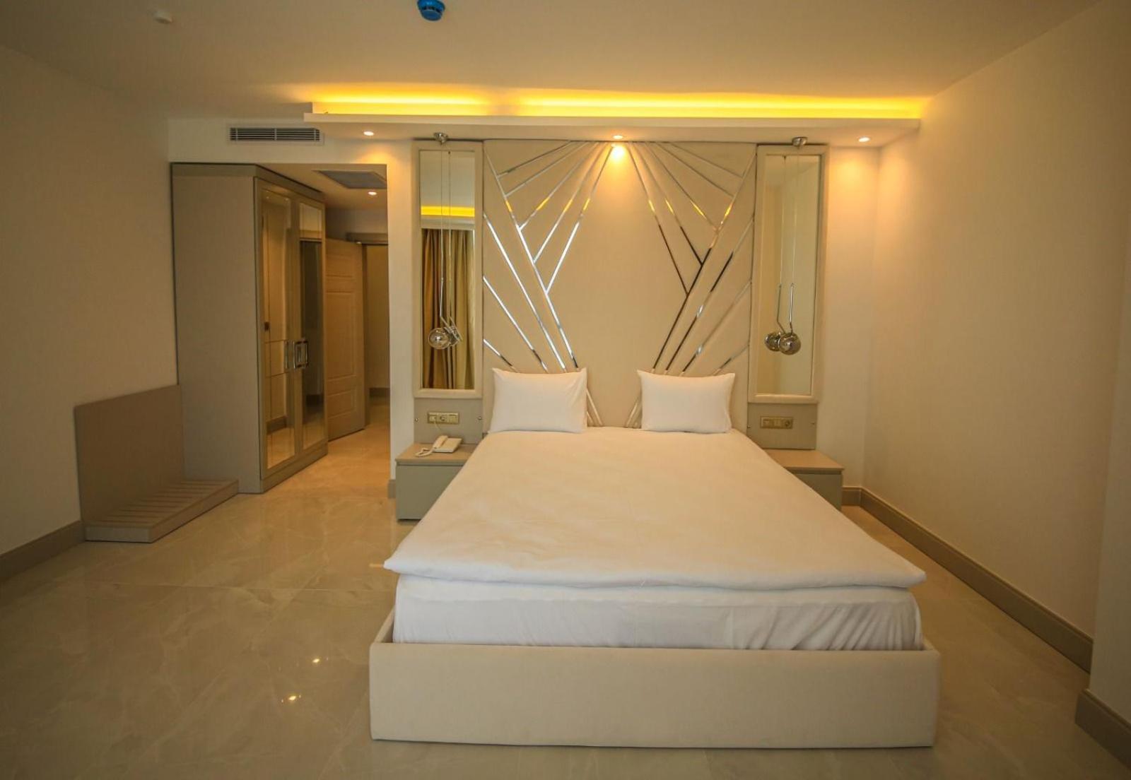 Goerguelue Hotel Merkezkoy Luaran gambar