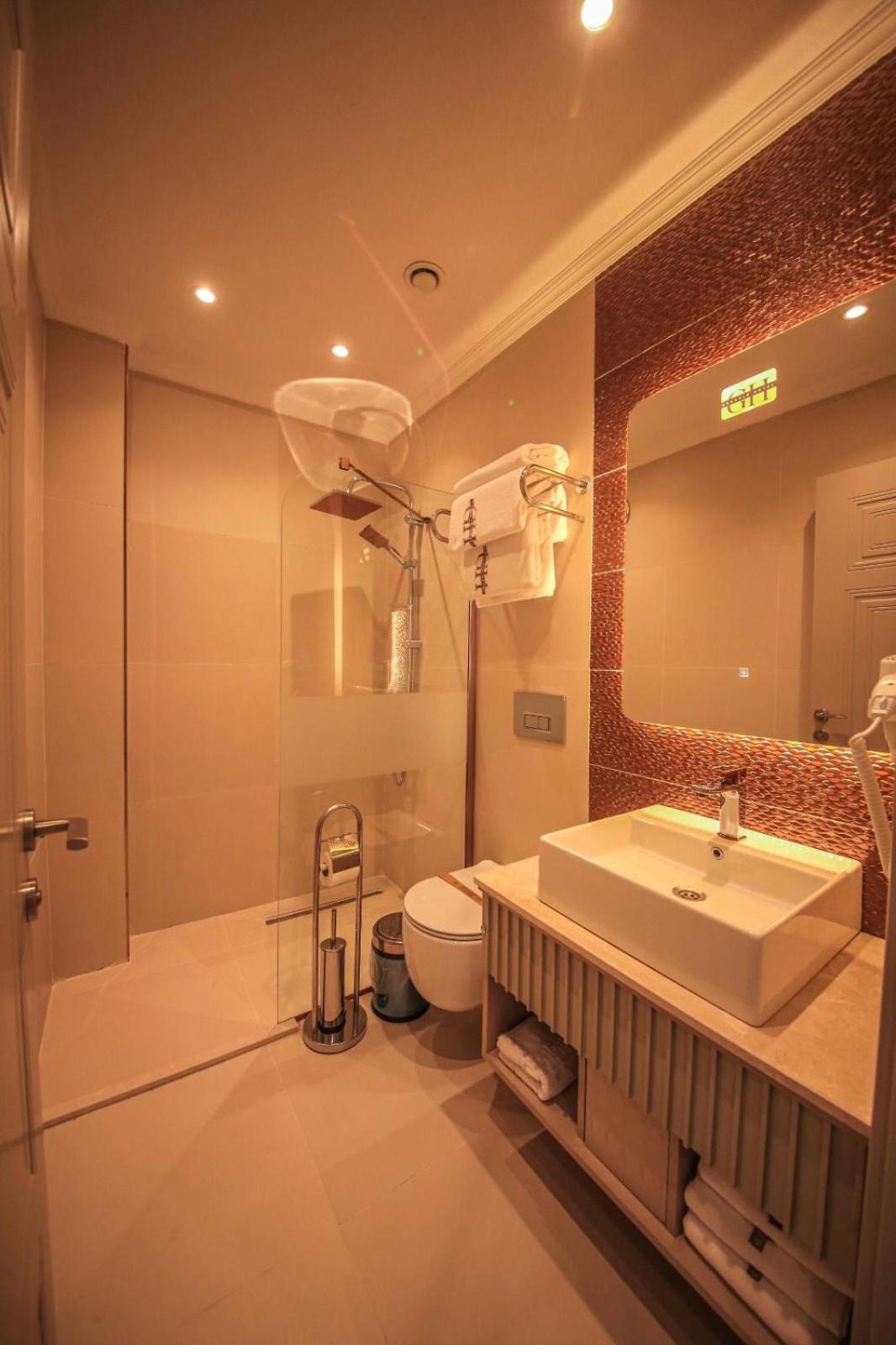 Goerguelue Hotel Merkezkoy Luaran gambar